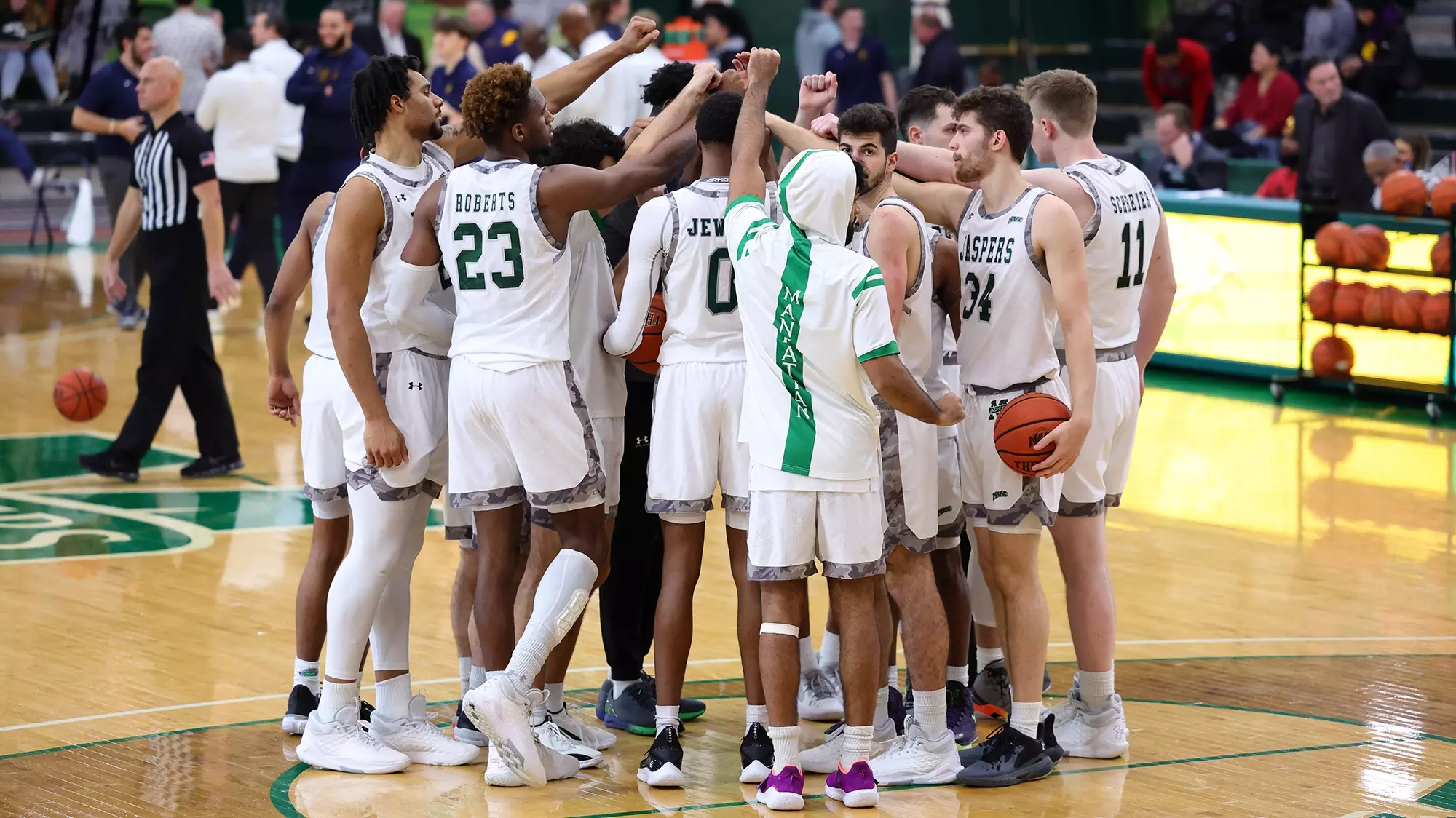 Team huddle vs Canisius